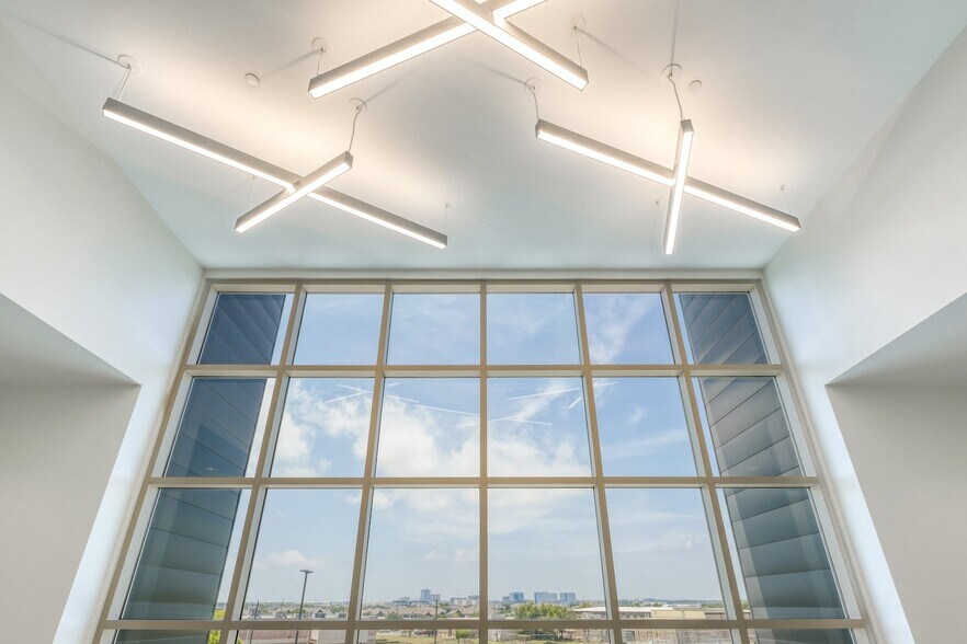 More Photos Of 12601 Metric Blvd, Austin Office For Sale