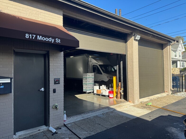 More Photos Of 817 Moody St, Waltham Medical For Lease