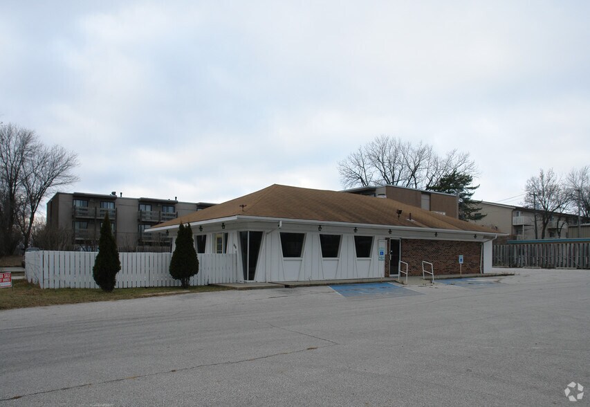 Primary Photo Of 127 Dotson Dr, Ames Restaurant For Lease