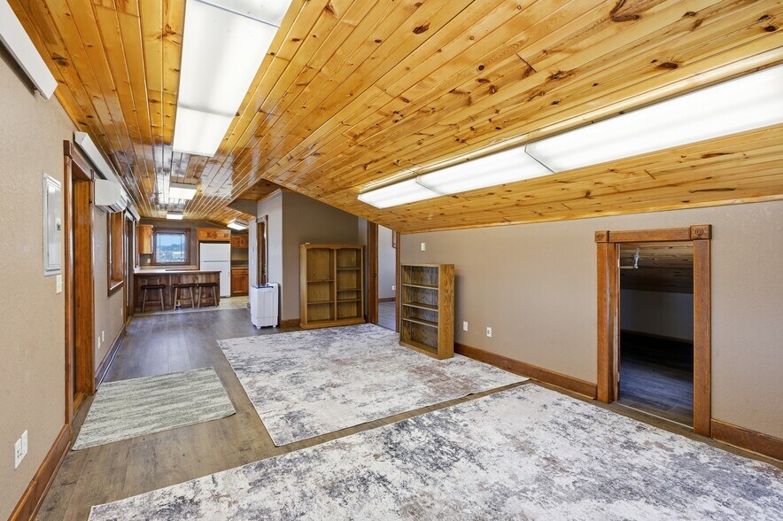 More Photos Of 1100 Mount Rushmore Rd, Custer Flex For Sale