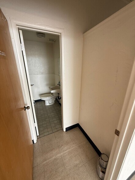 More Photos Of 1340-1360 N San Antonio Ave, Douglas Storefront For Lease