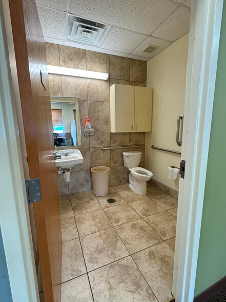 More Photos Of 3303 William Richardson Dr, South Bend Light Manufacturing For Sale