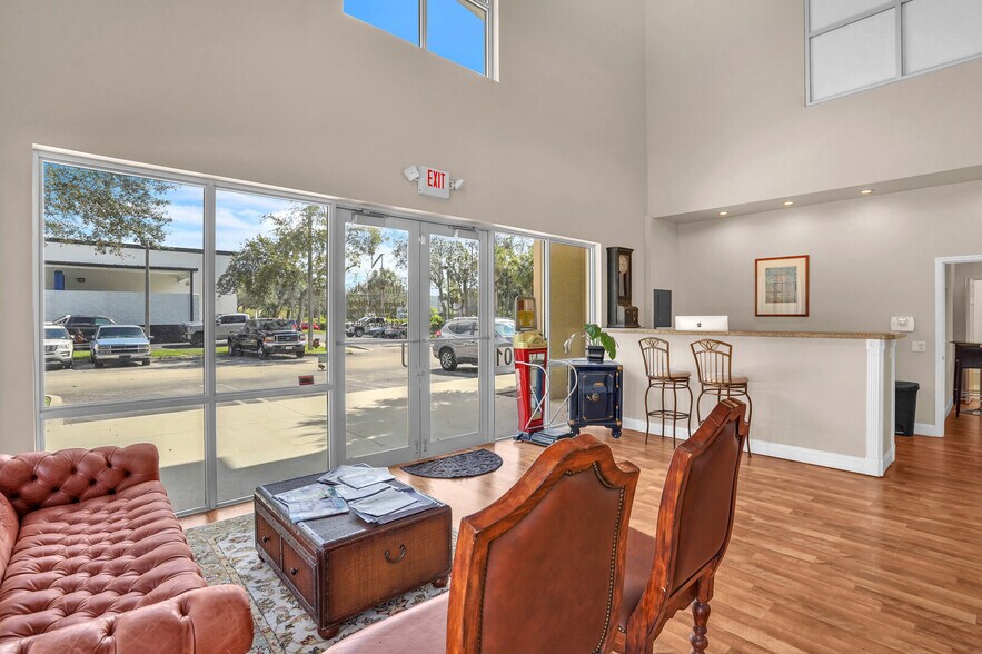 More Photos Of 10101 Lantana Rd, Lake Worth Showroom For Sale