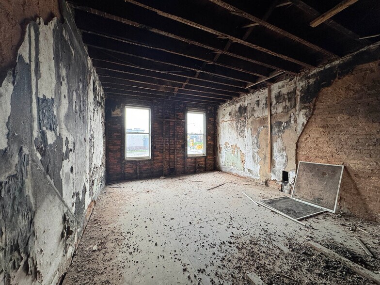 More Photos Of 443-447 E 25th St, Baltimore Storefront Retail Residential For Sale