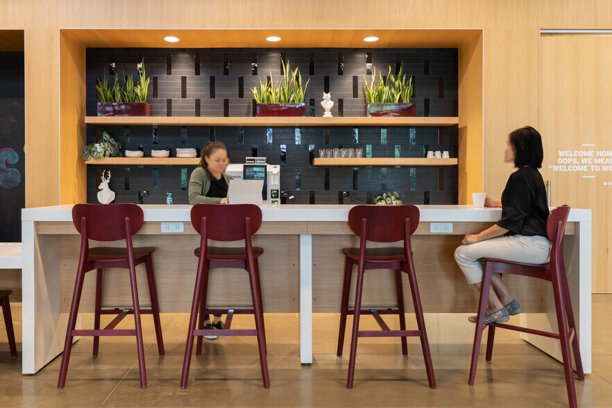 More Photos Of 1372 Peachtree St NE, Atlanta Coworking Space