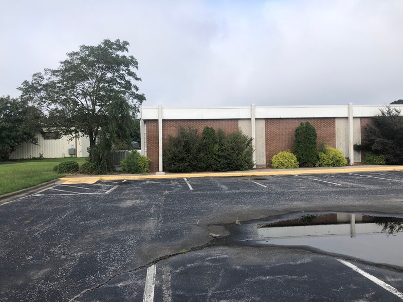 More Photos Of 1530 Hooker Rd, Greenville Freestanding For Lease