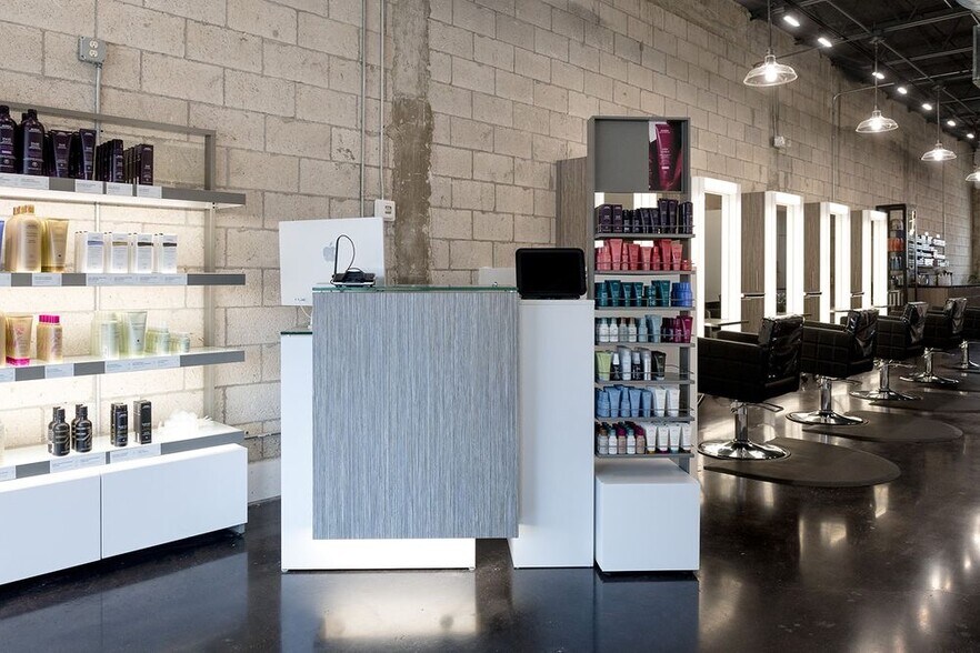 More Photos Of 3325-3327 NE 32nd St, Fort Lauderdale Storefront Retail Office For Sale