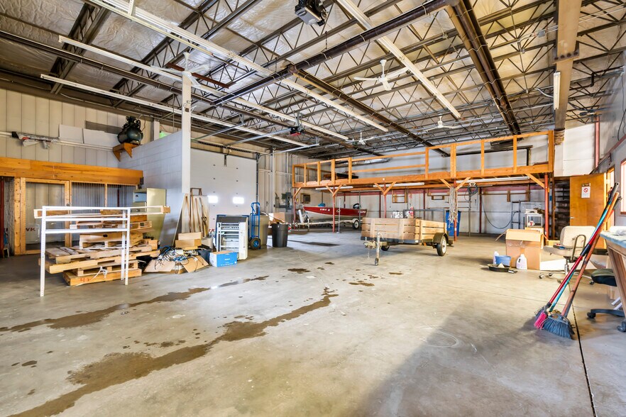 More Photos Of 3050 6th St SW, Cedar Rapids Warehouse For Lease