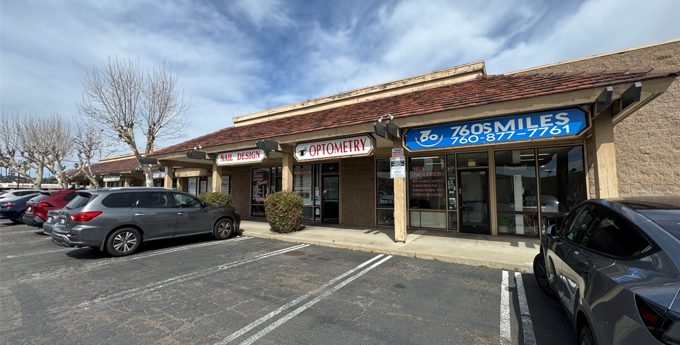 More Photos Of 1707-1711 E Valley Pky, Escondido General Retail For Lease