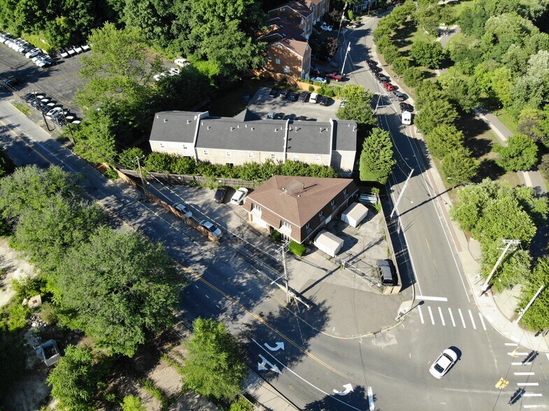 More Photos Of 42 Herb Hill Rd, Glen Cove Flex For Lease
