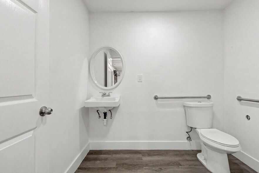 More Photos Of 24 NE 1st Ave, Dania Beach Storefront Retail Residential For Lease