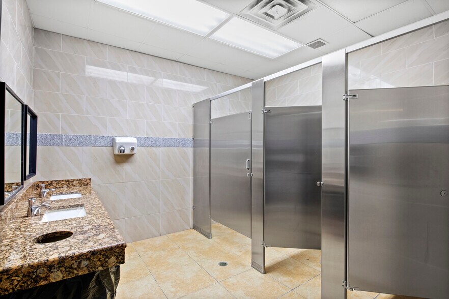 More Photos Of 5601 E Lancaster Ave, Fort Worth Freestanding For Sale