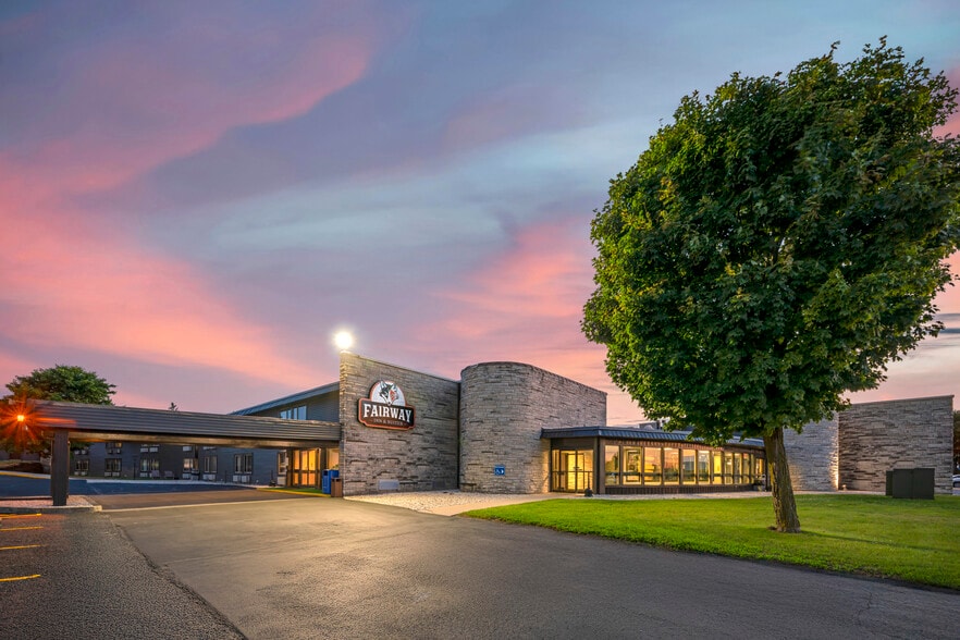 More Photos Of 250 W Church St, Mishicot Hotel For Sale