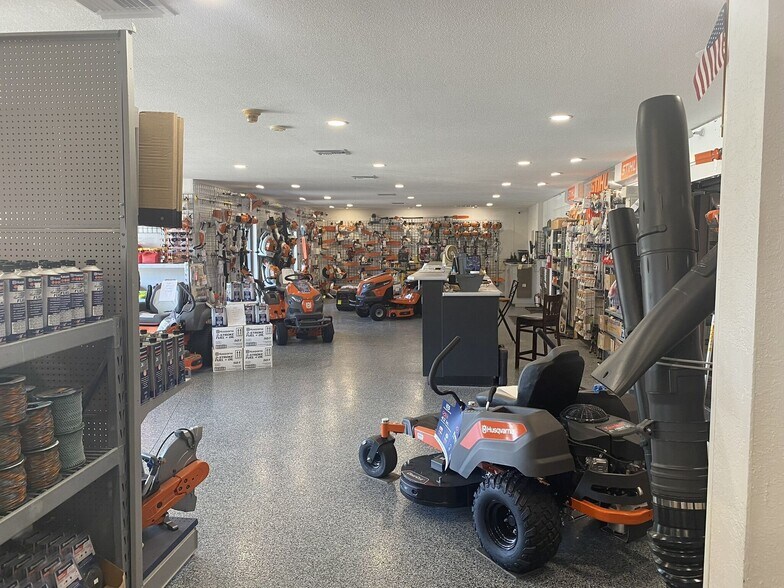 More Photos Of 25115 Marion Ave, Punta Gorda Warehouse For Lease