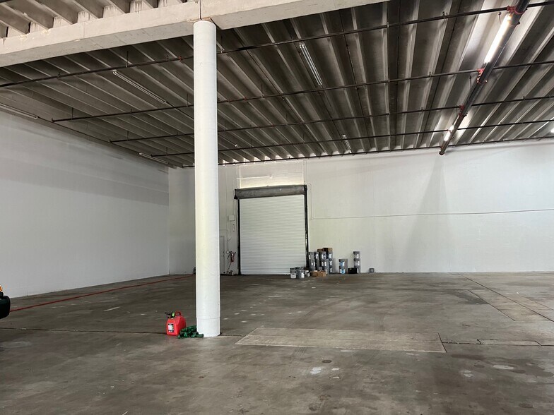 More Photos Of 1205-1421 Hill Ave, Mangonia Park Warehouse For Lease