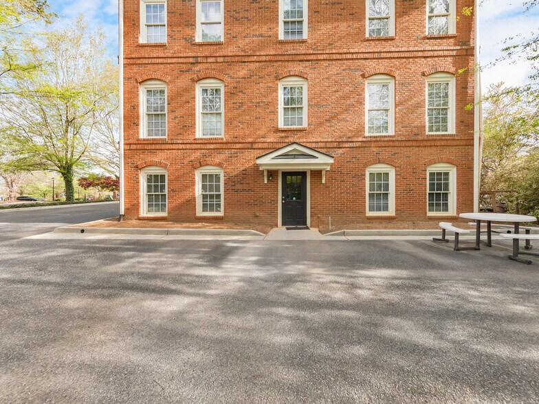 More Photos Of 585 Colonial Park Dr, Roswell Loft Creative Space For Lease