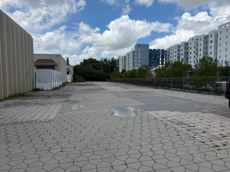 More Photos Of 1627 S Dixie Hwy, Pompano Beach Industrial For Lease