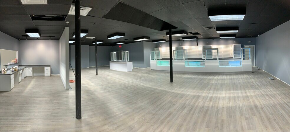 More Photos Of 821 Washington Ave, Bay City Freestanding For Lease