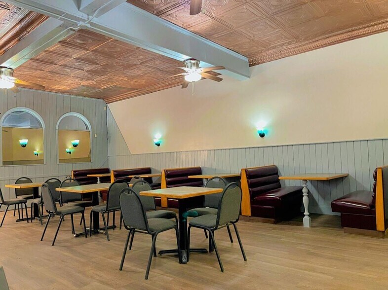 More Photos Of 1701 Pine Ave, Niagara Falls Restaurant For Sale