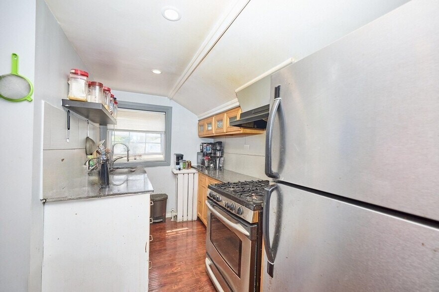 More Photos Of 50 Welland Av, St Catharines Apartments For Sale