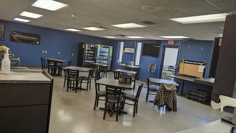 More Photos Of 525 W Rolling Meadows Dr, Fond Du Lac Warehouse For Lease