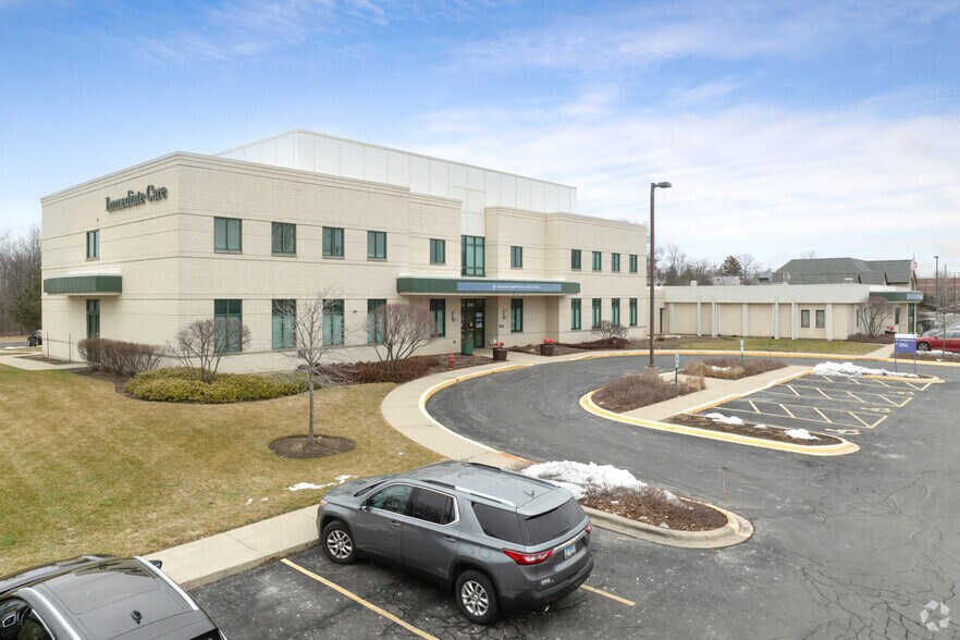 More Photos Of 2 E Rollins Rd, Round Lake Beach Medical For Lease