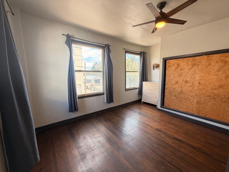 More Photos Of 1005 1st St, Moro Freestanding For Sale