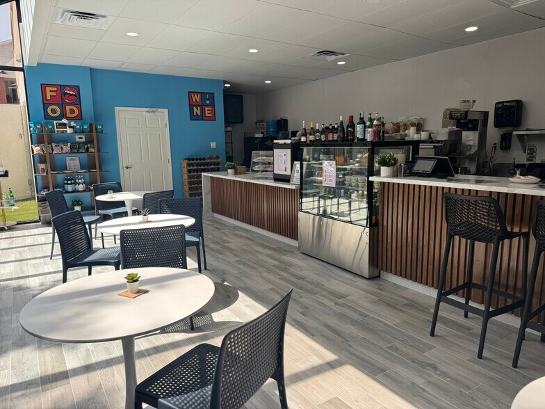 More Photos Of 2000 Bering Dr, Houston Office For Lease