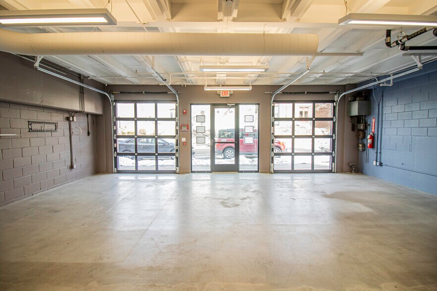 More Photos Of 615 Ferry St, Lafayette Office For Lease