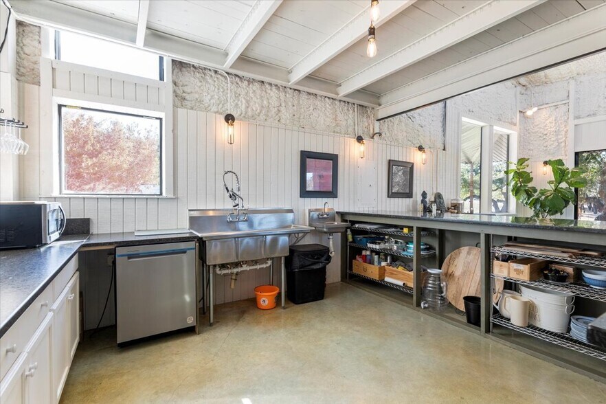 More Photos Of 272 Rocky Road, Johnson City Specialty For Sale