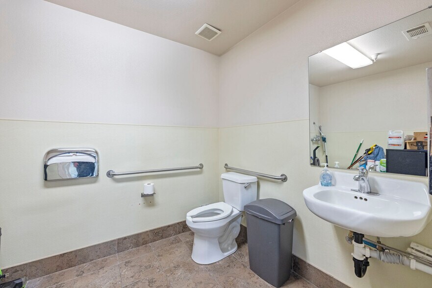 More Photos Of 401 Glass Ln, Modesto Warehouse For Sale