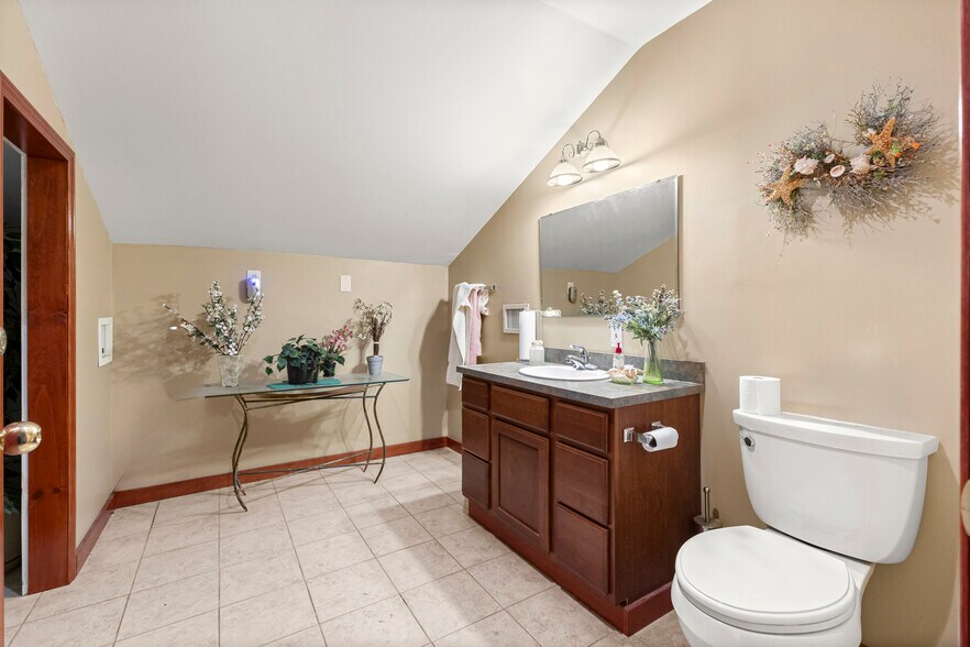 More Photos Of 26905 Plymouth Rd, Redford Township Freestanding For Lease