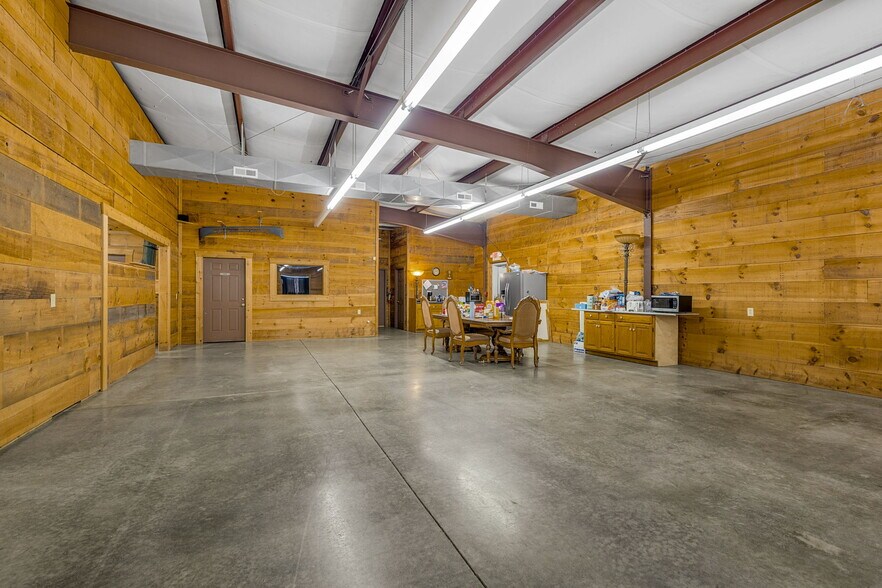 More Photos Of 405 Pearman Dairy Rd, Anderson Freestanding For Sale