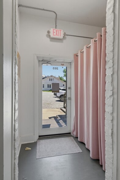 More Photos Of 203 N 11th St, Nashville Storefront Retail Office For Sale
