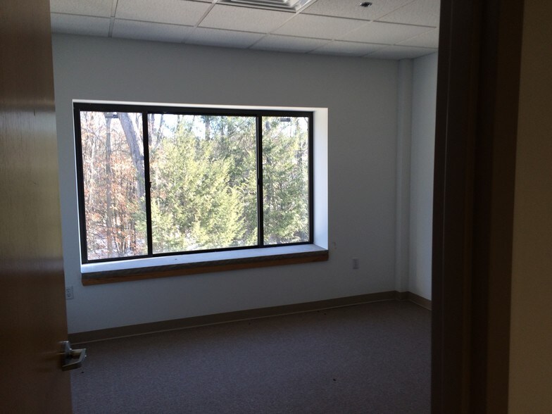 More Photos Of 17 Parkridge Rd, Haverhill Warehouse For Lease