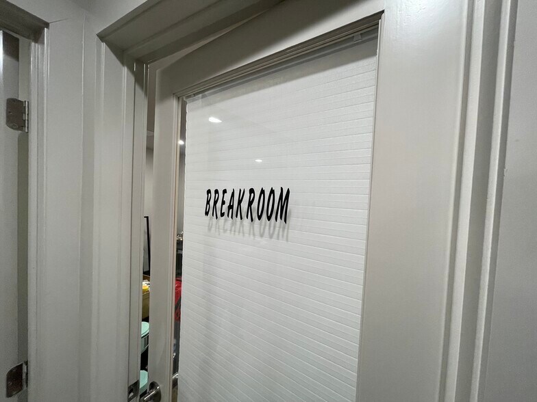 More Photos Of 408 Wilson Rd, Conroe Loft Creative Space For Lease