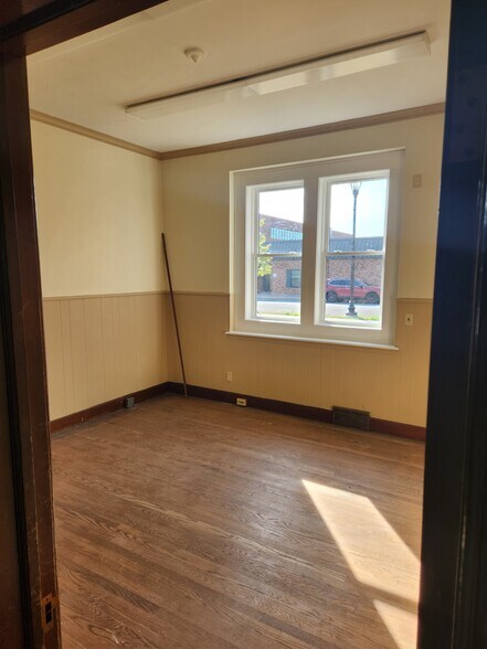 More Photos Of 107 W Liberty St, Rome Office For Sale
