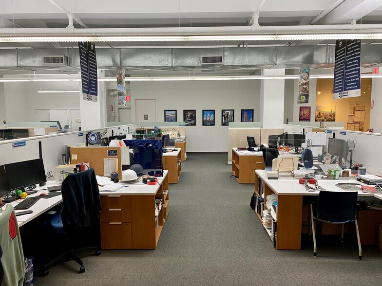 More Photos Of 131 W 35th St, New York Office For Sale