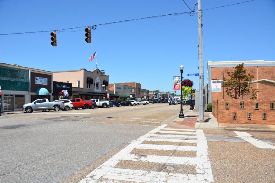 More Photos Of 201 S Main St, Enterprise Department Store For Lease