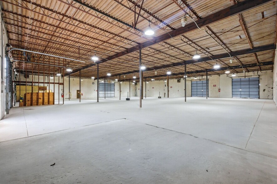 More Photos Of 197 S Redmond Rd, Jacksonville Warehouse For Sale