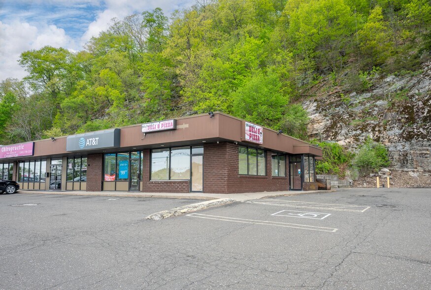 More Photos Of 132 Federal Rd, Danbury Storefront For Lease