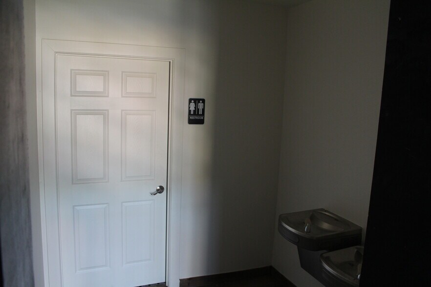 More Photos Of 302 W Defee Ave, Baytown Specialty For Sale