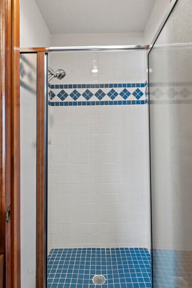 More Photos Of 123 Live Oak Ave, Daytona Beach Office Residential For Sale