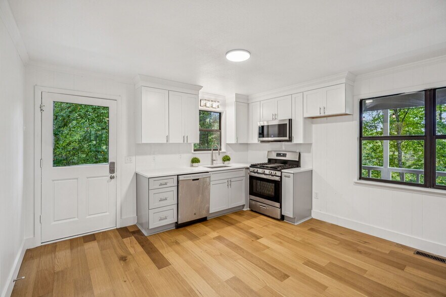 More Photos Of 4113 White Oak Dr, Hiawassee Apartments For Sale