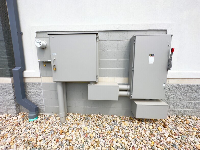 More Photos Of 2101 S 3rd St, Terre Haute Storefront For Lease