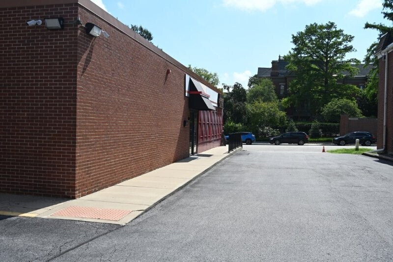 More Photos Of 517 S 4th St, Springfield General Retail For Sale