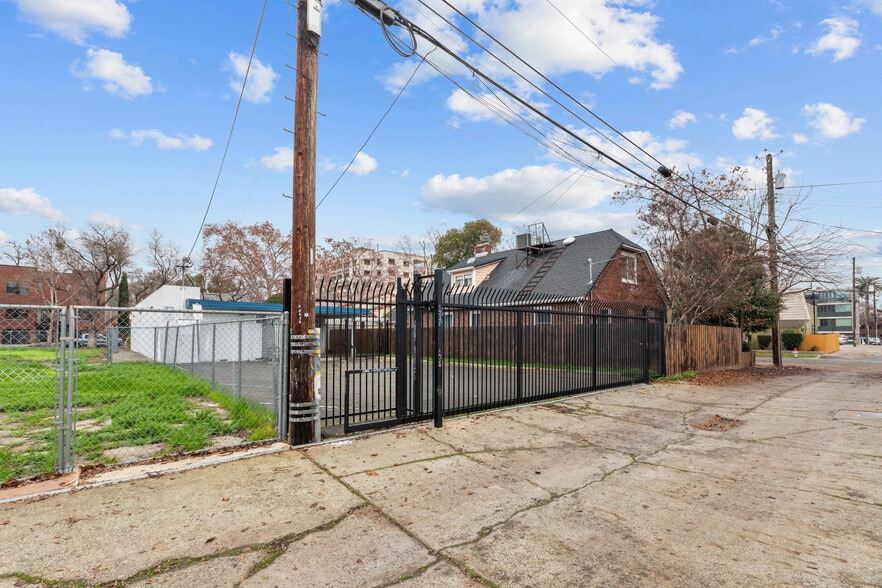 More Photos Of 2626 N St, Sacramento Medical For Sale
