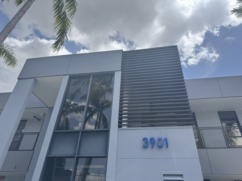 More Photos Of 3901 NW 79th Ave, Doral Medical For Lease
