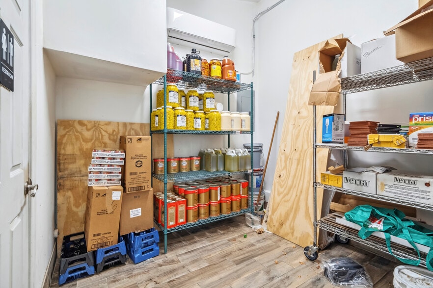 More Photos Of 8228 Oak St, New Orleans Office For Sale