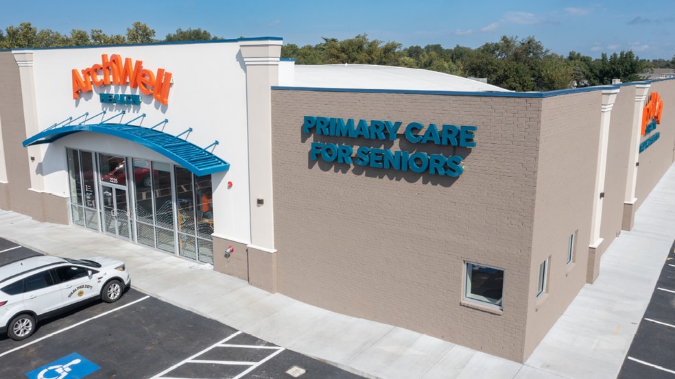 More Photos Of 2235 E 61st St, Tulsa Storefront For Sale